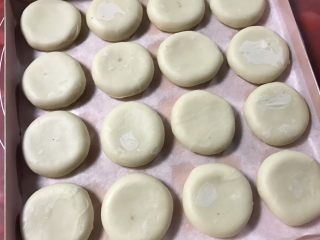 24、金沙奶黄馅老婆饼,全部做好,预热烤箱180度。