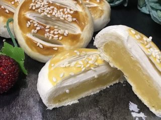 30、金沙奶黄馅老婆饼,特写,一层一层的。