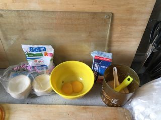 1、蔓越莓蛋挞,准备所有食材