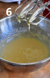 6、原味鸡蛋仔 ,继续低速搅拌均匀，成均匀光滑、流动性较好的面糊