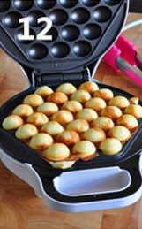 12、原味鸡蛋仔 ,继续加热2、3分钟，至一个个小蛋仔表面金黄；如果颜色稍欠，还可以合上蛋仔机，继续加热