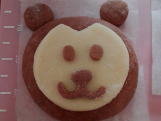 11、#猴赛雷#卡通猴子馒头,整个猴子脸部拼凑起来