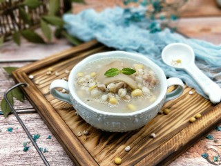 13、黄豆猪脚汤#电饭煲版#,满满的胶原蛋白，老少皆宜。