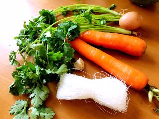 1、炸素丸子,首先准备食材