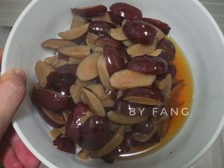 5、枣泥糕,沥去煮红枣的水