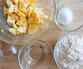 1、蓝莓Galette ,黄油切小丁放冷冻室冻硬