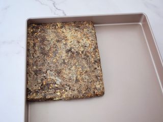 8、奥利奥牛扎糖,趁热整形后放入冰箱冷藏至硬