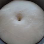 2、港式栗子包,将面团滚圆，发酵至两倍大