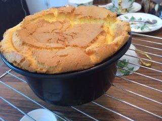 6、奶油蛋糕,烤箱上下烤160度40-60分钟（根据自己家烤箱定时间，冷后再脱模