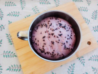 18、紫薯奶香发糕,蒸好后取出