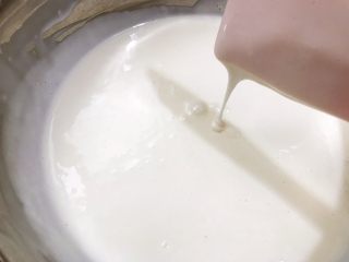 7、椰香黄金糕,搅拌成均匀细腻无颗粒的面糊