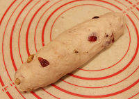 4、法式全麦软欧,卷成橄榄型。