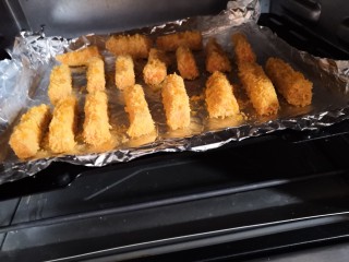 14、十味   香酥南瓜条,放入烤箱180度烤25～30分钟左右。