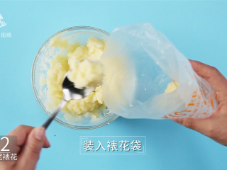 9、意式烤土豆泥塔,装入裱花袋