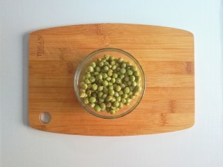 4、参考月龄6+奶香豌豆糊,豌豆粒捞出