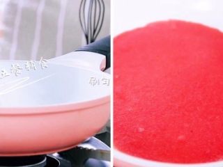 5、果蔬班戟, 不粘锅全程小火，加一点油，不加也行，用刷子将油刷匀，直接倒入一半面糊，端起锅将糊晃匀。看见饼皮表面凝固了取出来。继续下一张皮。