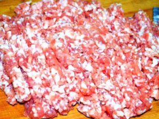 1、猪肉脯,猪肉洗净剁成肉末