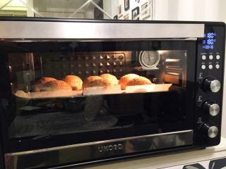 10、培根汉堡,上下火中层18分钟，最后几分钟记得观察上色，盖上锡纸