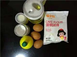 1、酸奶戚风蛋糕,材料图