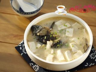 9、鲫鱼豆腐汤,可以开吃了。