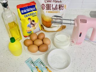 1、古早蛋糕（青汁）,将所有的材料准备齐全。