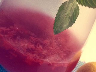 4、酸梅汤,变凉后加柠檬汁饮用