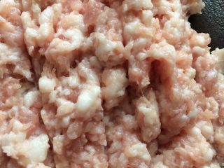 6、爱心虾冬瓜扣,猪肉切末