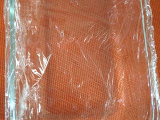 4、椰奶小方,保鲜盒铺上保鲜膜