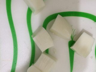 6、椰奶小方,凝固的椰奶切块