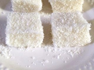 8、椰奶小方,凉凉的，香甜可口