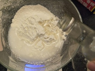 4、新手奶油小西饼——少油少糖,加入15克郎姆酒。