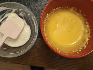 6、新手奶油小西饼——少油少糖,蛋黄微微打发就行了。