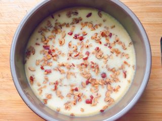 13、山药红枣鸡蛋糕,蒸好后，取出稍晾凉些再脱模。