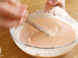 6、双色鸡蛋饼,稀稠程度如图所示~