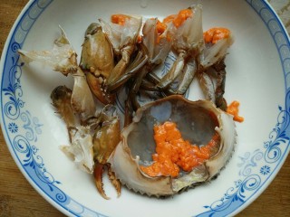 12、早餐螃蟹海鲜粥,先装在盘子里面备用