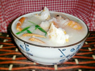 17、早餐螃蟹海鲜粥,好了，上锅了