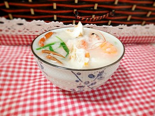 18、早餐螃蟹海鲜粥,碗有点小，恨不得端起来吃，哈哈哈