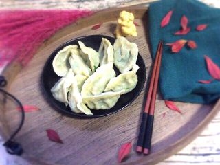 12、韭菜鸡蛋饺子,装盘