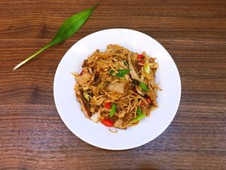 16、厨房挑战+荤菜+脆而不腻萝卜条炒肉,关火装盘，下饭菜来个全景图