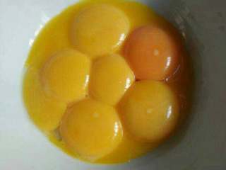 1、电饭锅蛋糕,蛋清蛋黄分离