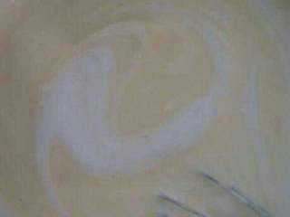 7、电饭锅蛋糕,全部加完搅拌均匀准备放电饭锅了