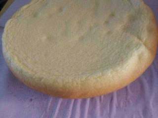 11、电饭锅蛋糕,待冷后倒扣-