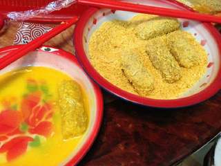 8、香脆番薯卷,第二次粘上蛋液，再第二次粘上面包糠。