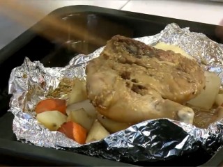 4、芝麻烤雞腿,取出翻面后，续烤15分钟即可