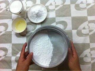 2、冰皮月饼,糯米粉 粘米粉 澄面 过筛