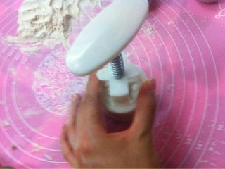 13、冰皮月饼,压好即可