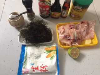 1、酥炸鱼球,准备好材料