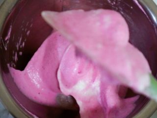 15、宝宝零食之火龙果溶豆,如图，上下翻拌