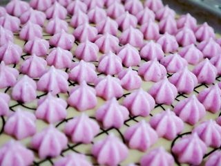 18、宝宝零食之火龙果溶豆,挤好的火龙果溶豆豆