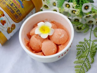 15、做法无敌简单的冰淇淋,超简单吧!几块钱的棉花糖就可以做超级好吃的冰淇淋,堪比哈根达斯的冰淇淋!